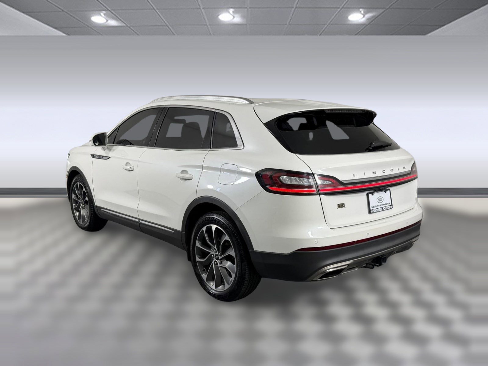 Used 2023 Lincoln Nautilus Reserve w/ Luxury Package image 3