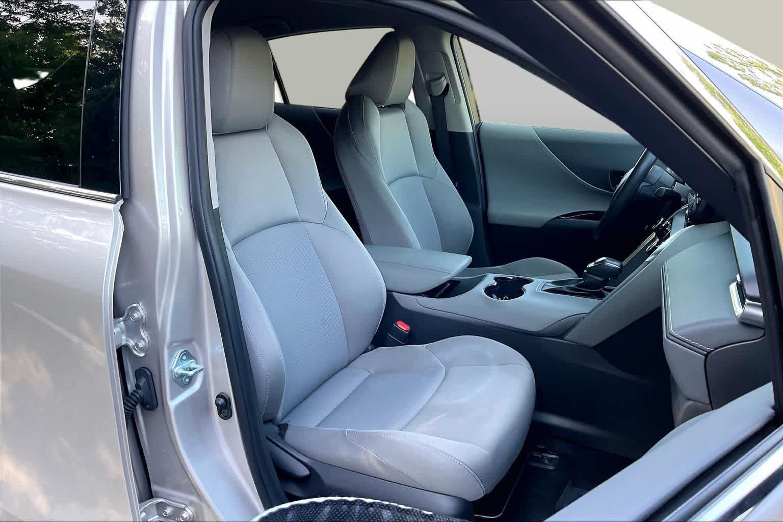 Used 2021 Toyota Venza LE AWD/4WD image 8