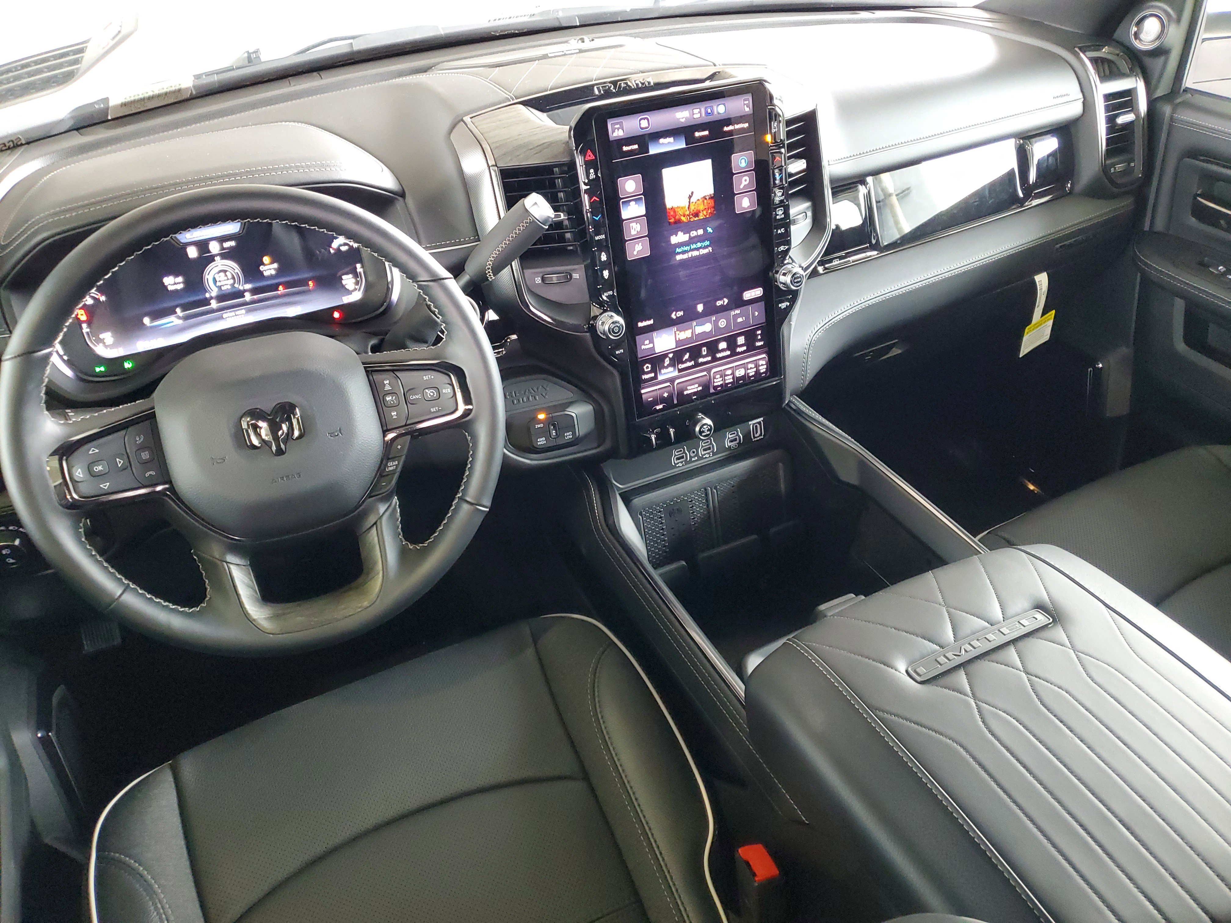 New 2025 RAM 2500 Limited AWD/4WD image 12