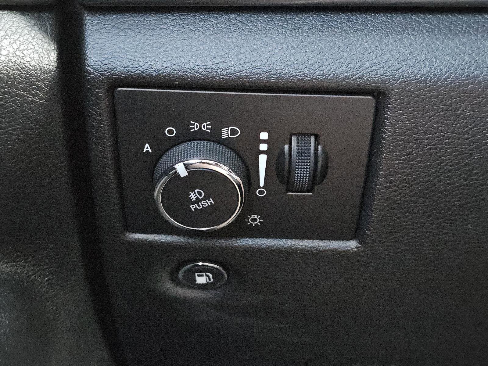 Used 2019 Jeep Grand Cherokee Altitude RWD image 17