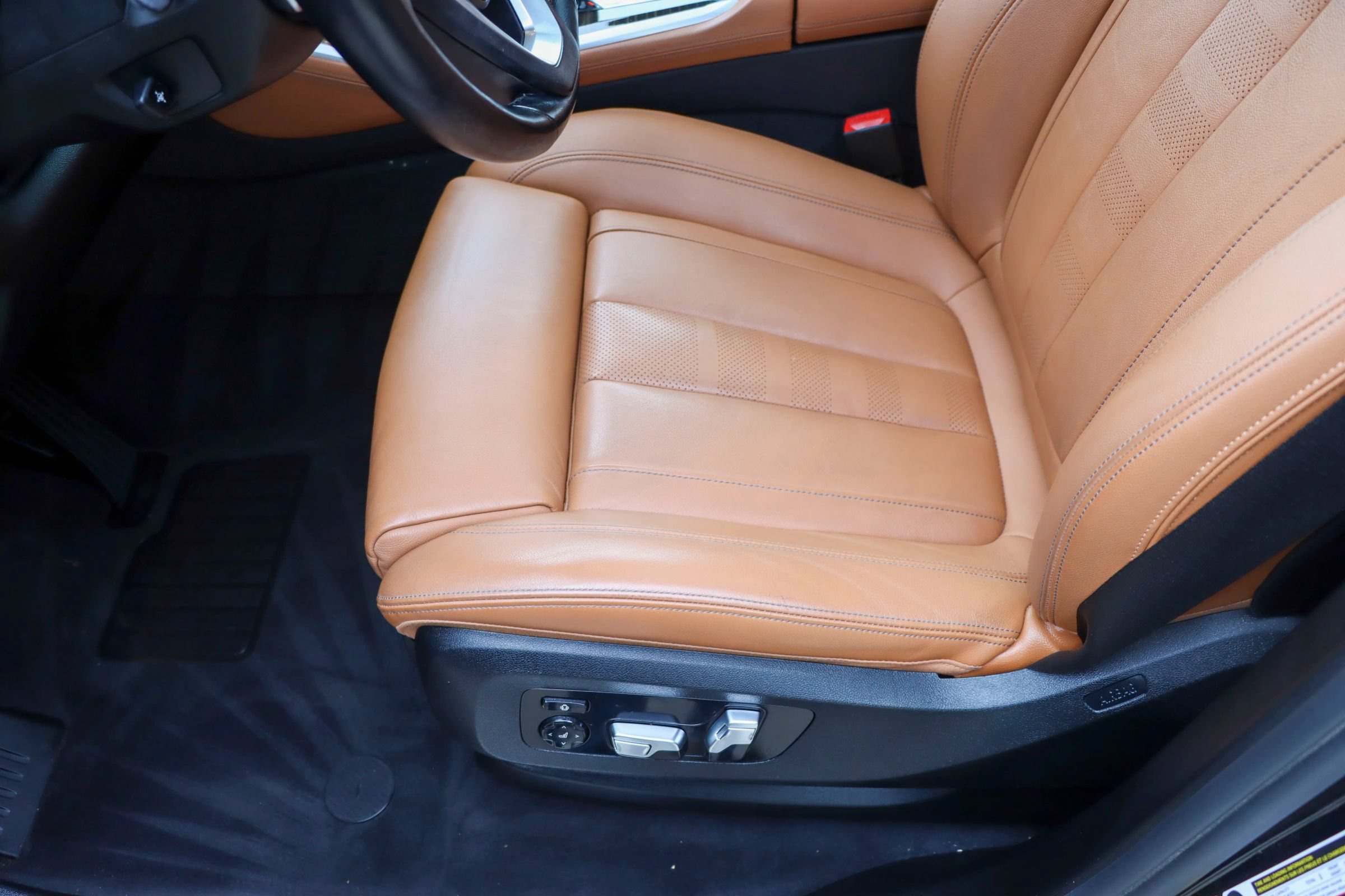 Used 2019 BMW X5 xDrive40i w/ Convenience Package AWD/4WD image 16
