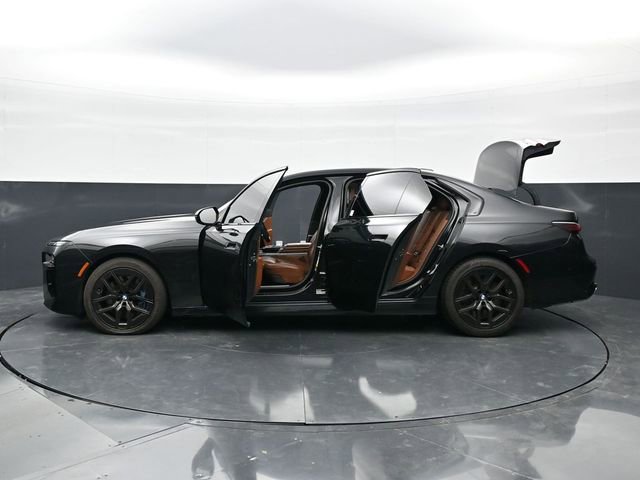 Used 2023 BMW 760i xDrive AWD/4WD image 47