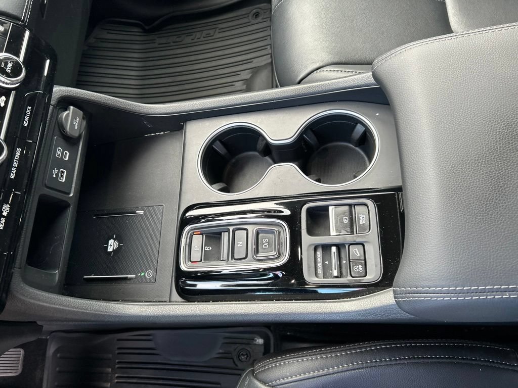 Used 2024 Honda Pilot Touring image 11