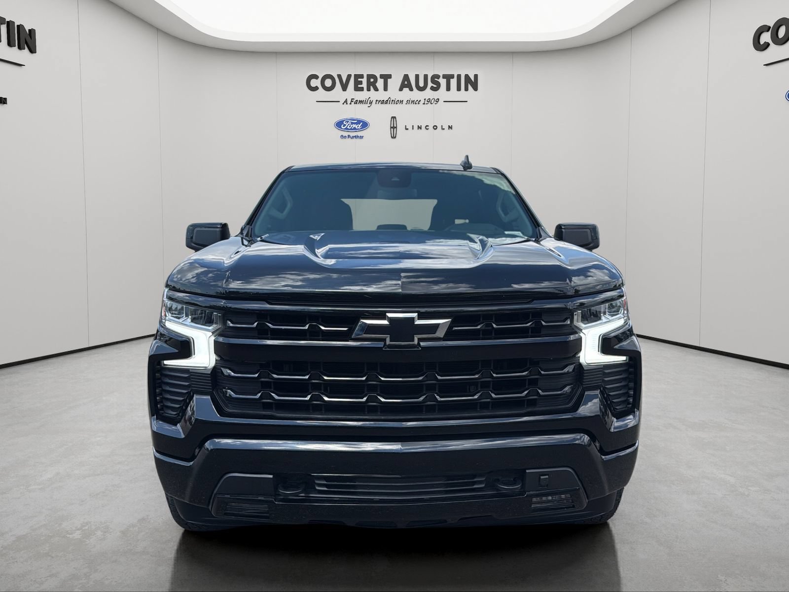 Used 2024 Chevrolet Silverado 1500 RST AWD/4WD image 8