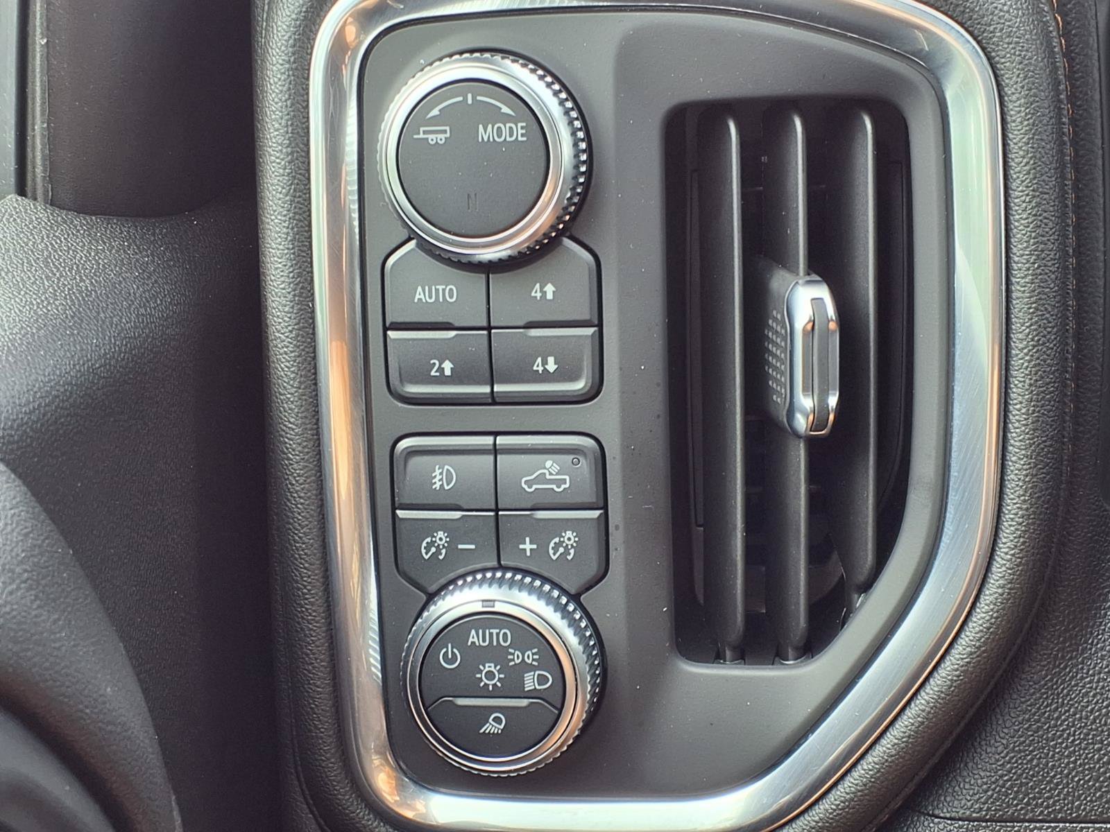 Used 2021 GMC Sierra 1500 AT4 w/ AT4 Premium Package AWD/4WD image 12