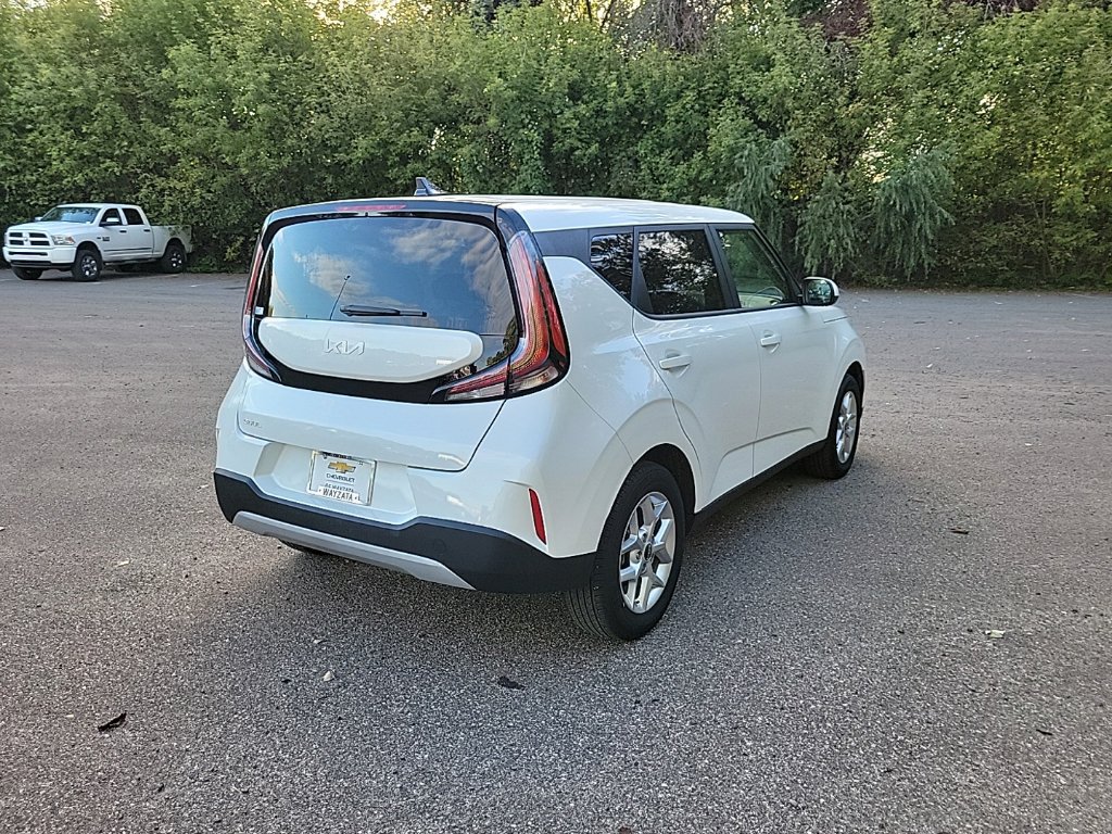 Used 2025 Kia Soul LX w/ LX Technology Package FWD image 11