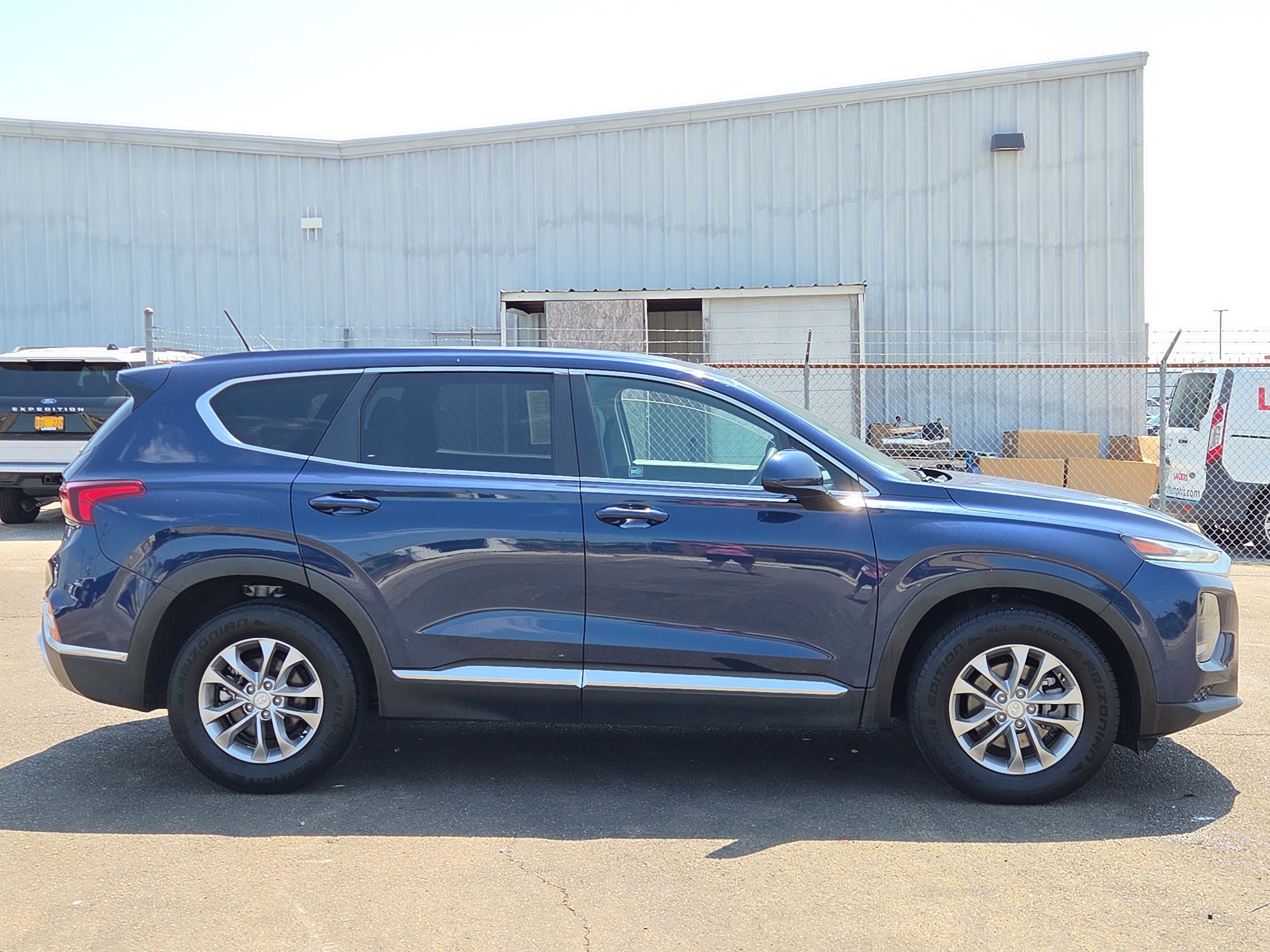 Used 2019 Hyundai Santa Fe SE AWD/4WD image 2