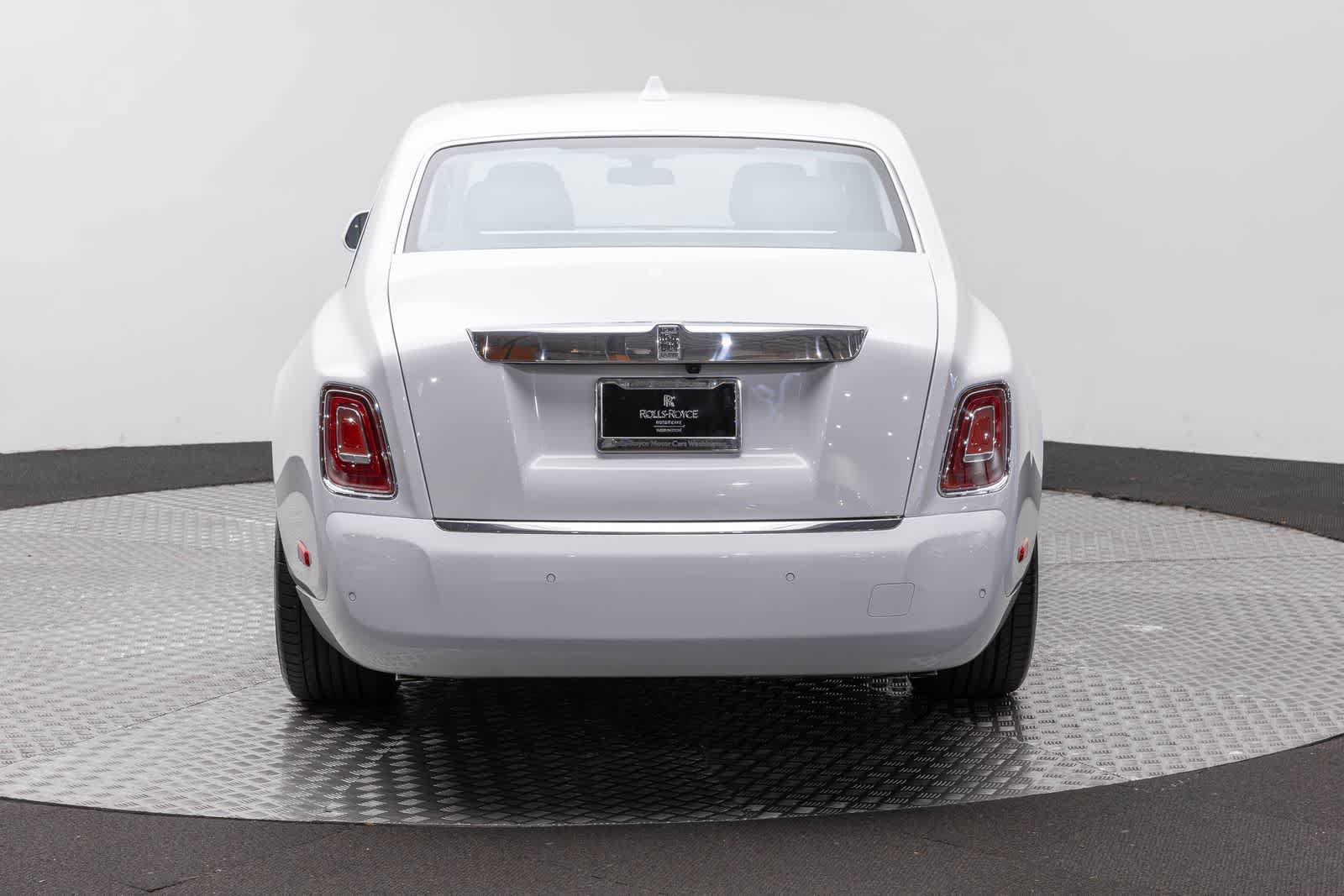 New 2027 Rolls-Royce Phantom Sedan RWD image 5