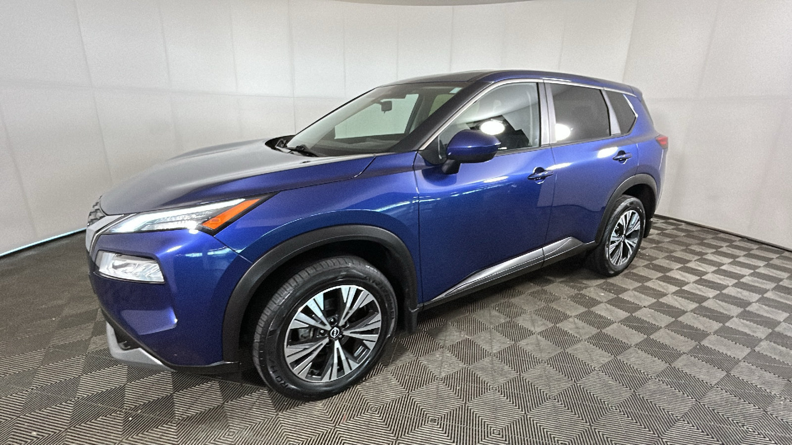 Used 2023 Nissan Rogue SV AWD/4WD image 8