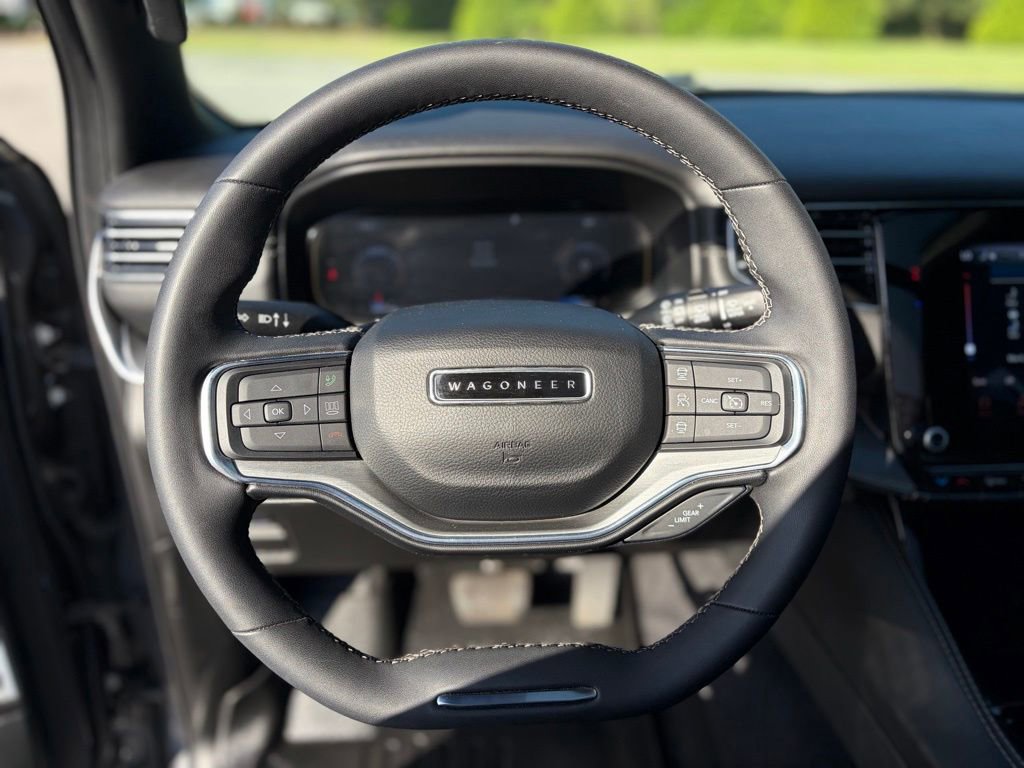 Used 2023 Jeep Wagoneer Series II AWD/4WD image 16