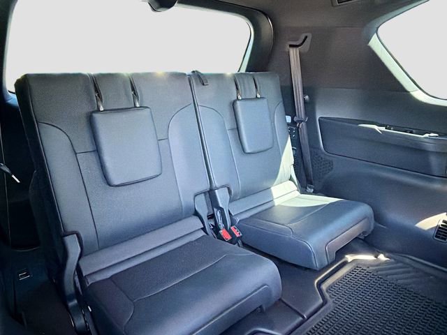 Used 2025 Lexus LX 600 4WD w/ Accessory Package (2T) image 31