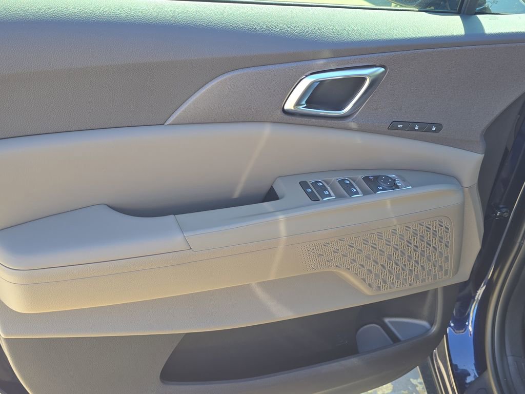 New 2026 Kia Carnival EX image 19