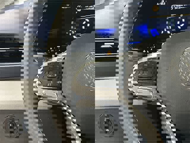 Certified 2022 Volkswagen Taos SE image 9