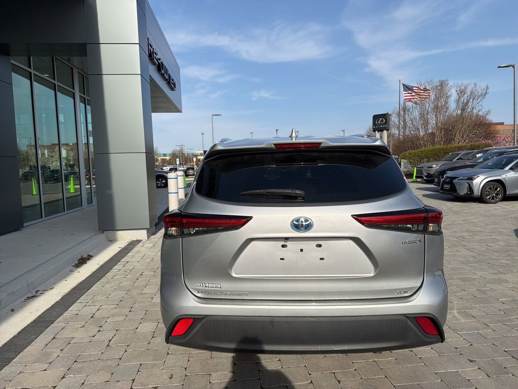Used 2021 Toyota Highlander XLE image 10