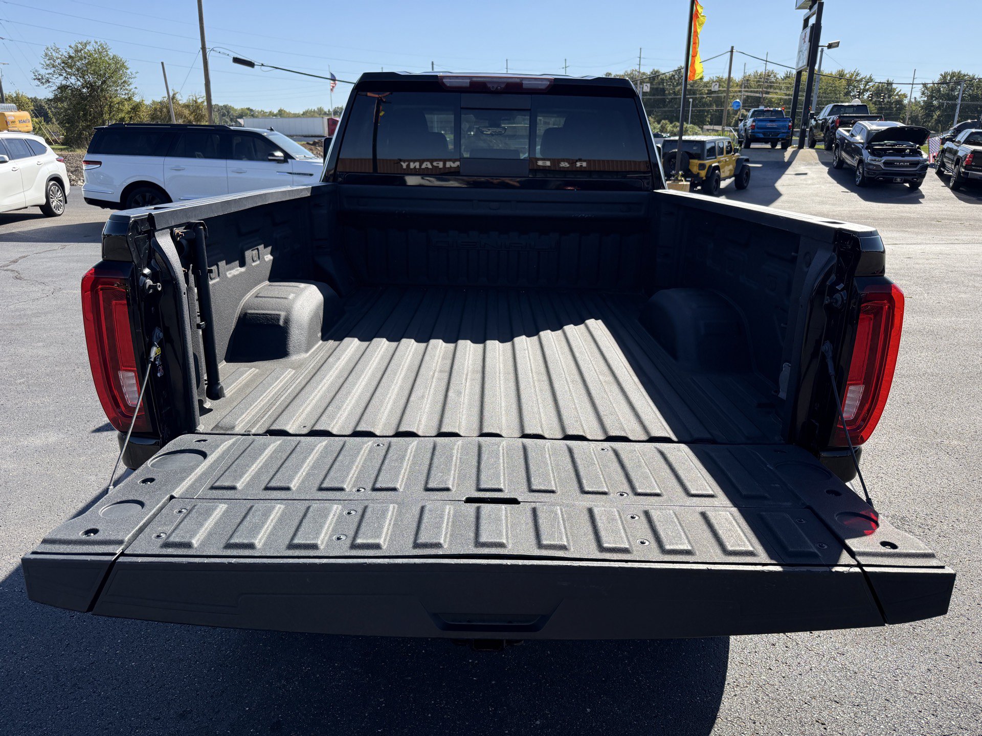 Used 2021 GMC Sierra 3500 Denali w/ Technology Package AWD/4WD image 42