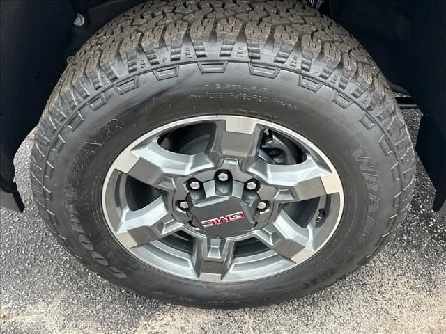 New 2026 GMC Sierra 2500 SLT w/ SLT Premium Package AWD/4WD image 17
