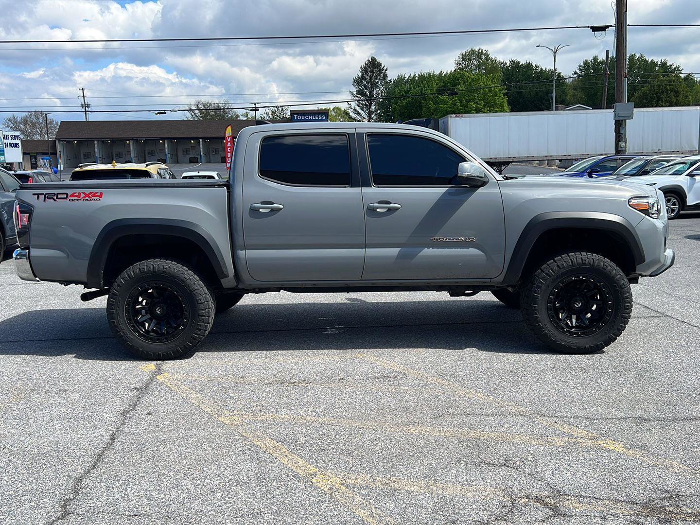 Used 2021 Toyota Tacoma TRD Off-Road AWD/4WD image 7