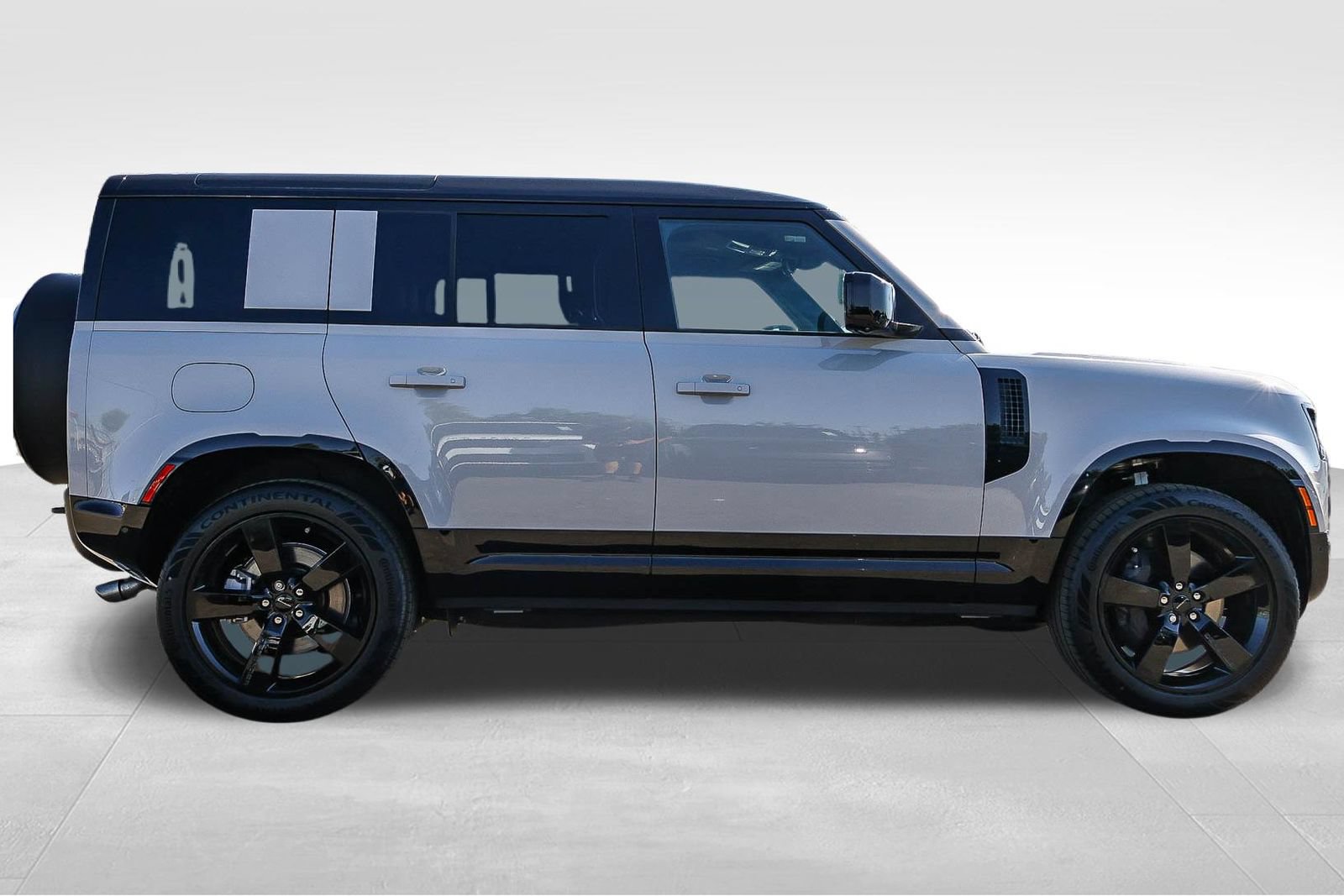 New 2026 Land Rover Defender 110 X-Dynamic SE AWD/4WD image 4