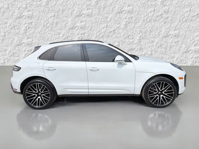 Used 2023 Porsche Macan Turbo image 2