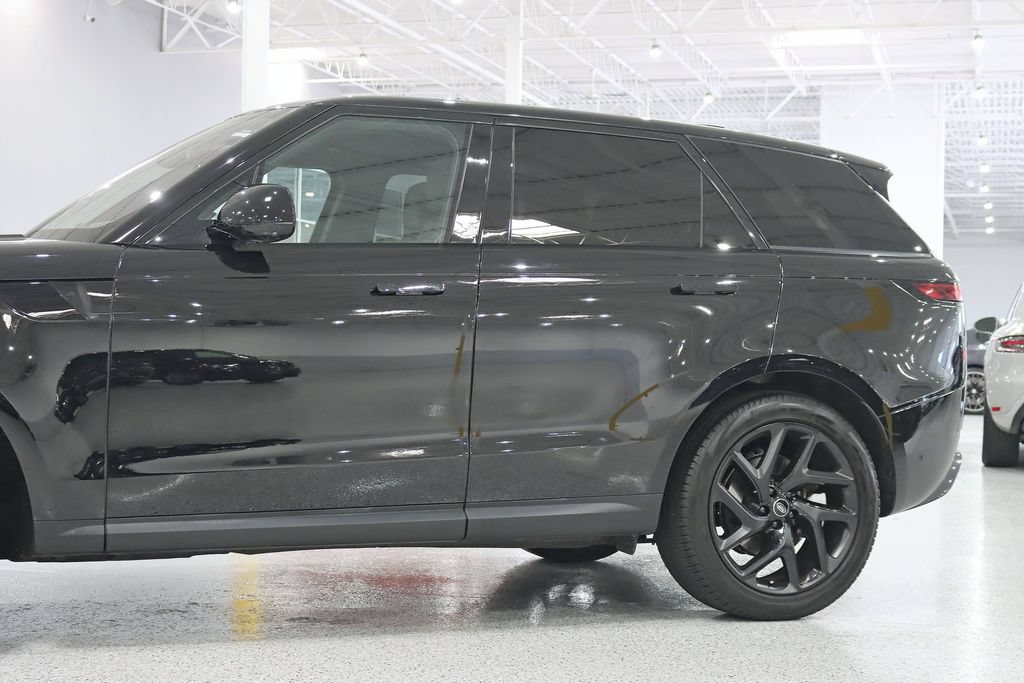 Used 2023 Land Rover Range Rover Sport SE AWD/4WD image 3