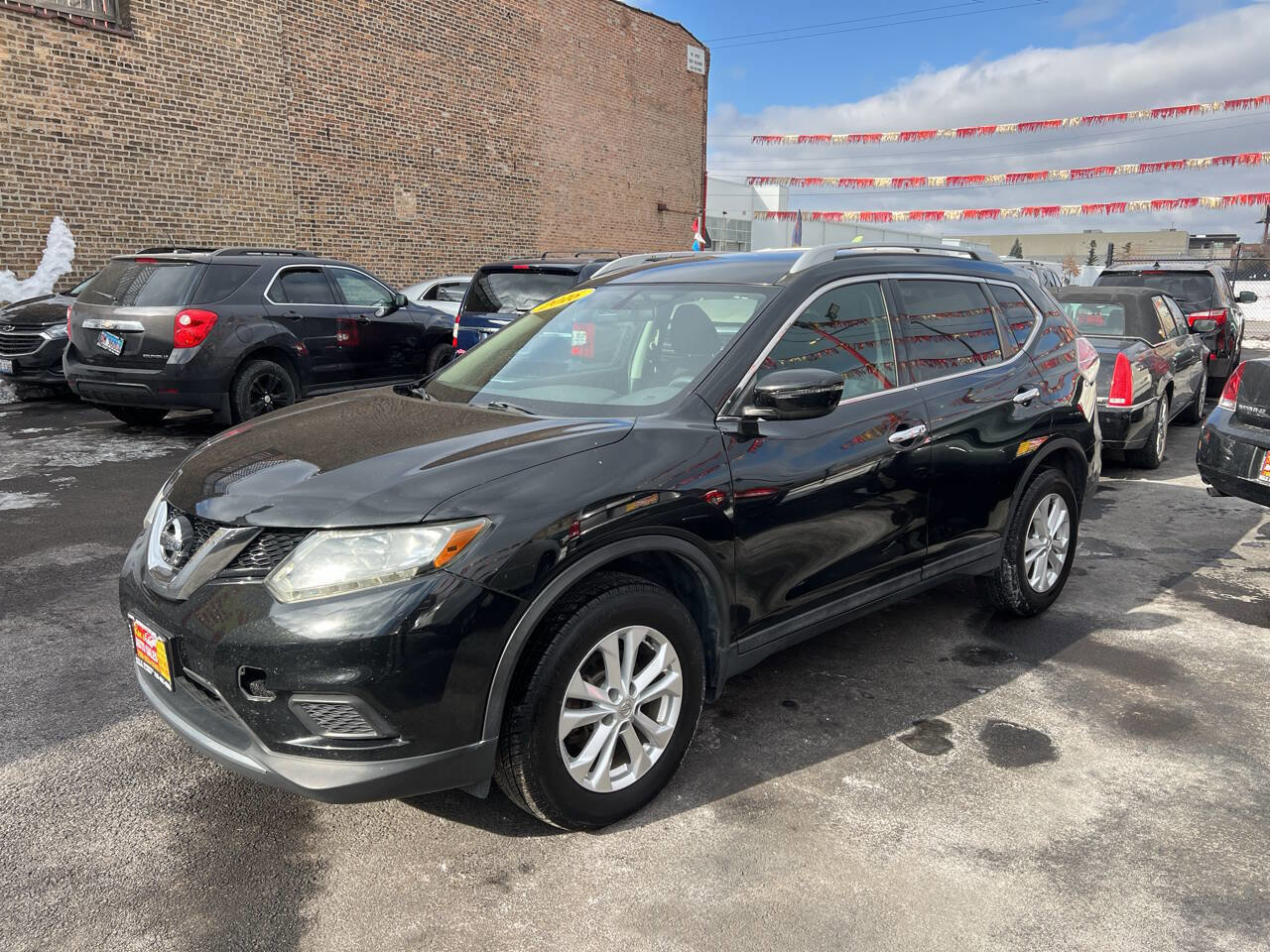 Used 2016 Nissan Rogue SV image 2