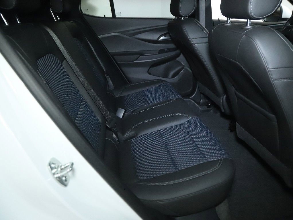 Used 2025 Buick Envista Preferred image 32