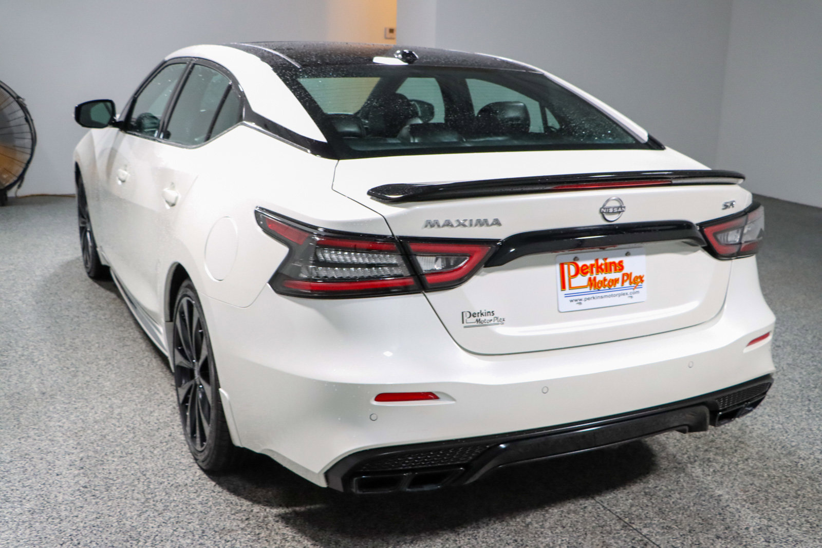 Used 2023 Nissan Maxima SR w/ Sport Mat Group FWD image 9