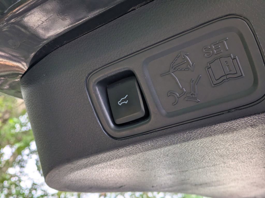 Used 2022 Ford Expedition Limited image 11