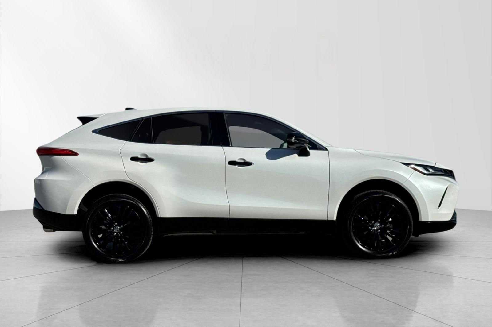 Used 2024 Toyota Venza Nightshade image 3