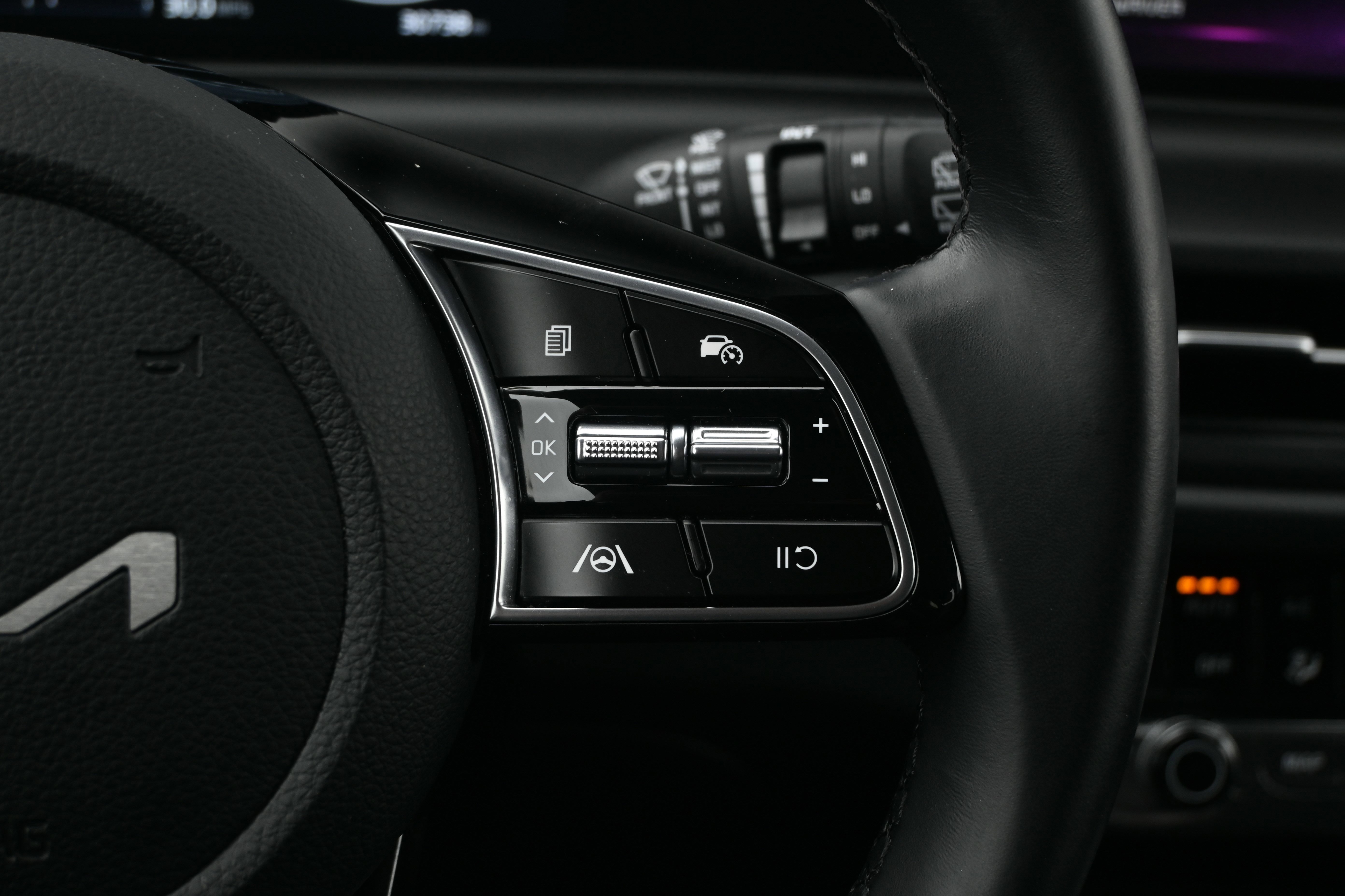 Used 2025 Kia Seltos EX image 30