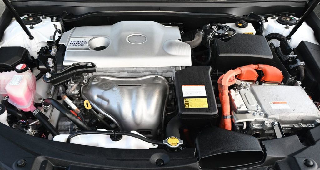 Used 2015 Lexus ES 300h 4dr Sedan Hybrid w/ Navigation System Package image 19