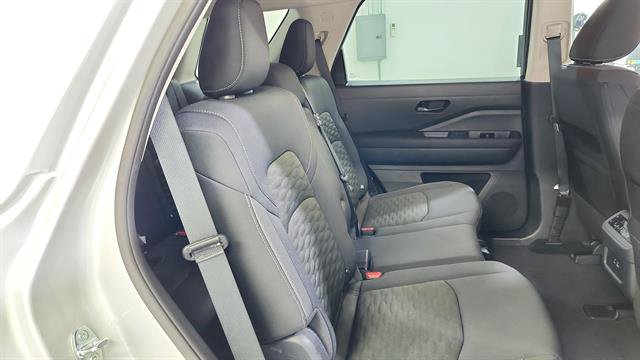Certified 2025 Nissan Pathfinder SV FWD image 28