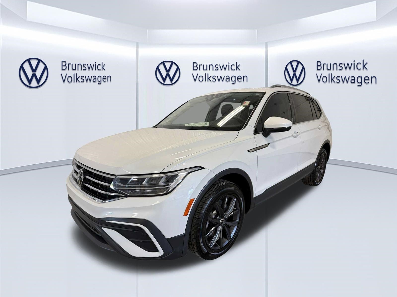 Certified 2023 Volkswagen Tiguan SE FWD image 6