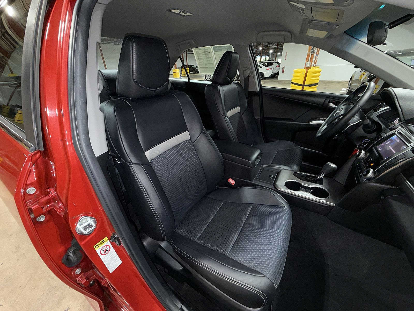 Used 2012 Toyota Camry SE FWD image 16