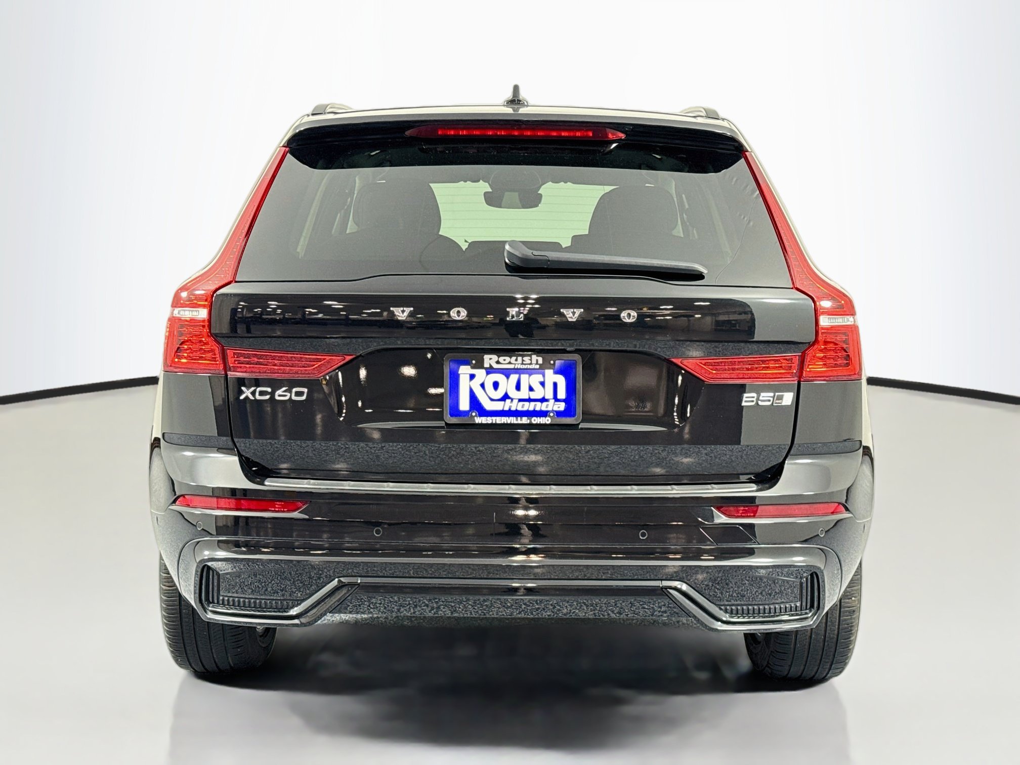 Used 2024 Volvo XC60 B5 Plus w/ Protection Package Premier AWD/4WD image 6