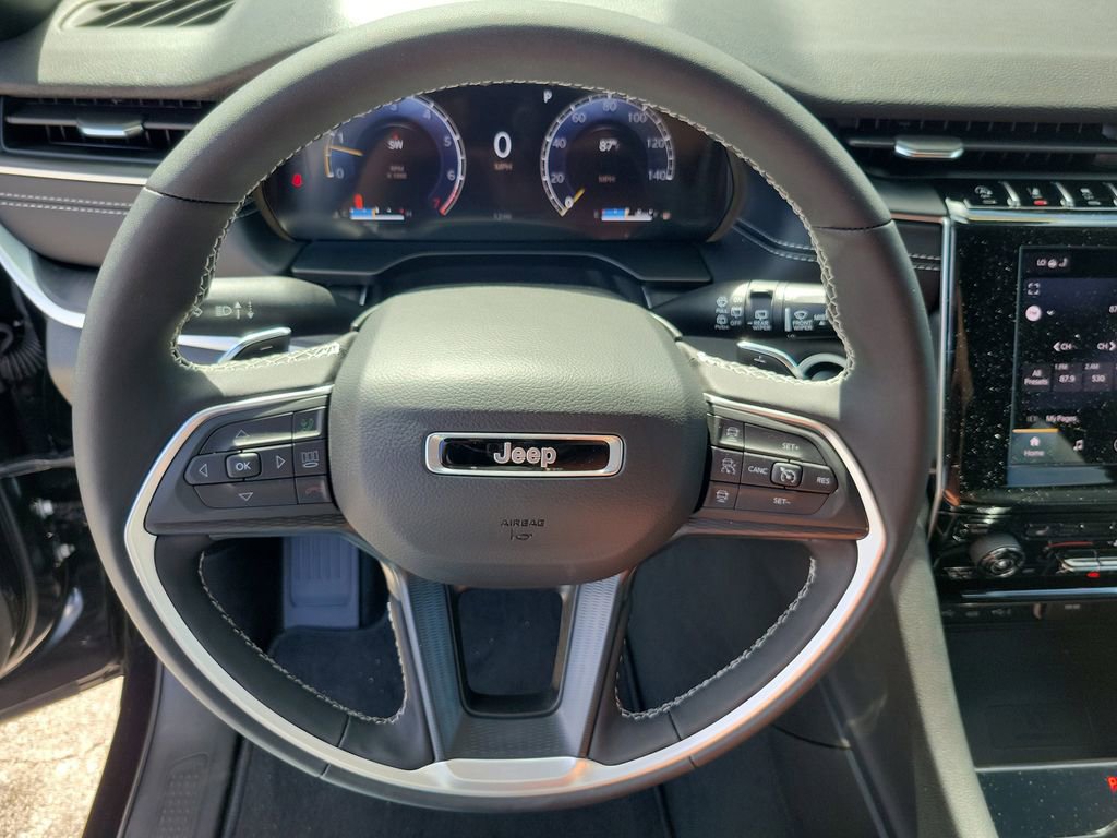 New 2025 Jeep Grand Cherokee Laredo w/ Luxury Tech Group I AWD/4WD image 24
