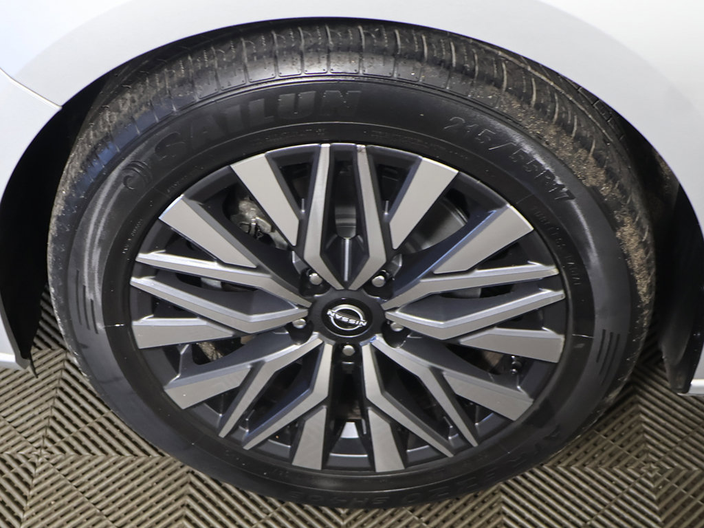 Used 2024 Nissan Altima 2.5 SV FWD image 14
