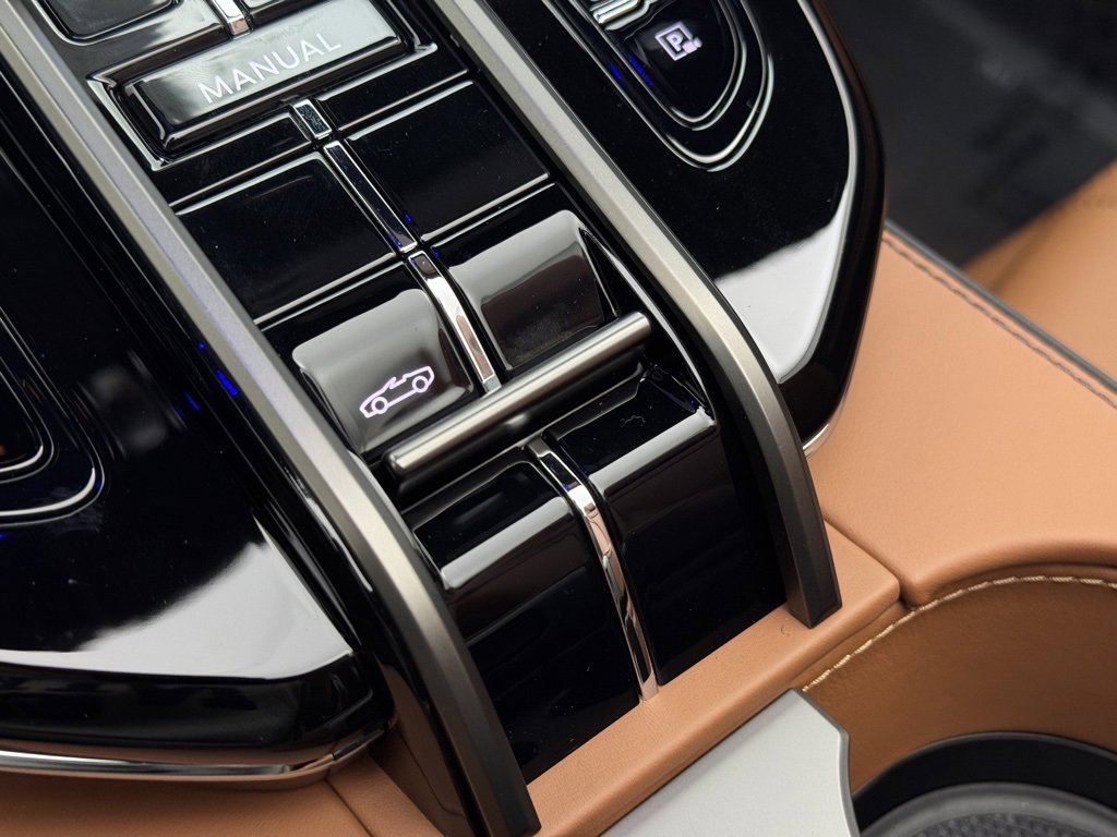 New 2026 Aston Martin V8 Vantage Roadster image 28