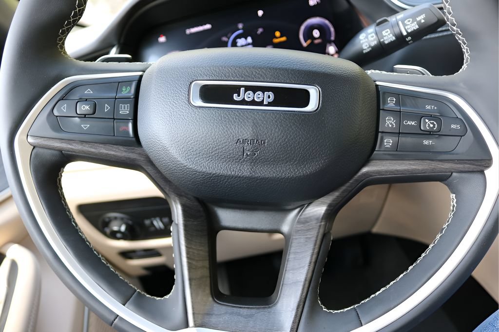 Used 2023 Jeep Grand Cherokee Limited RWD image 21