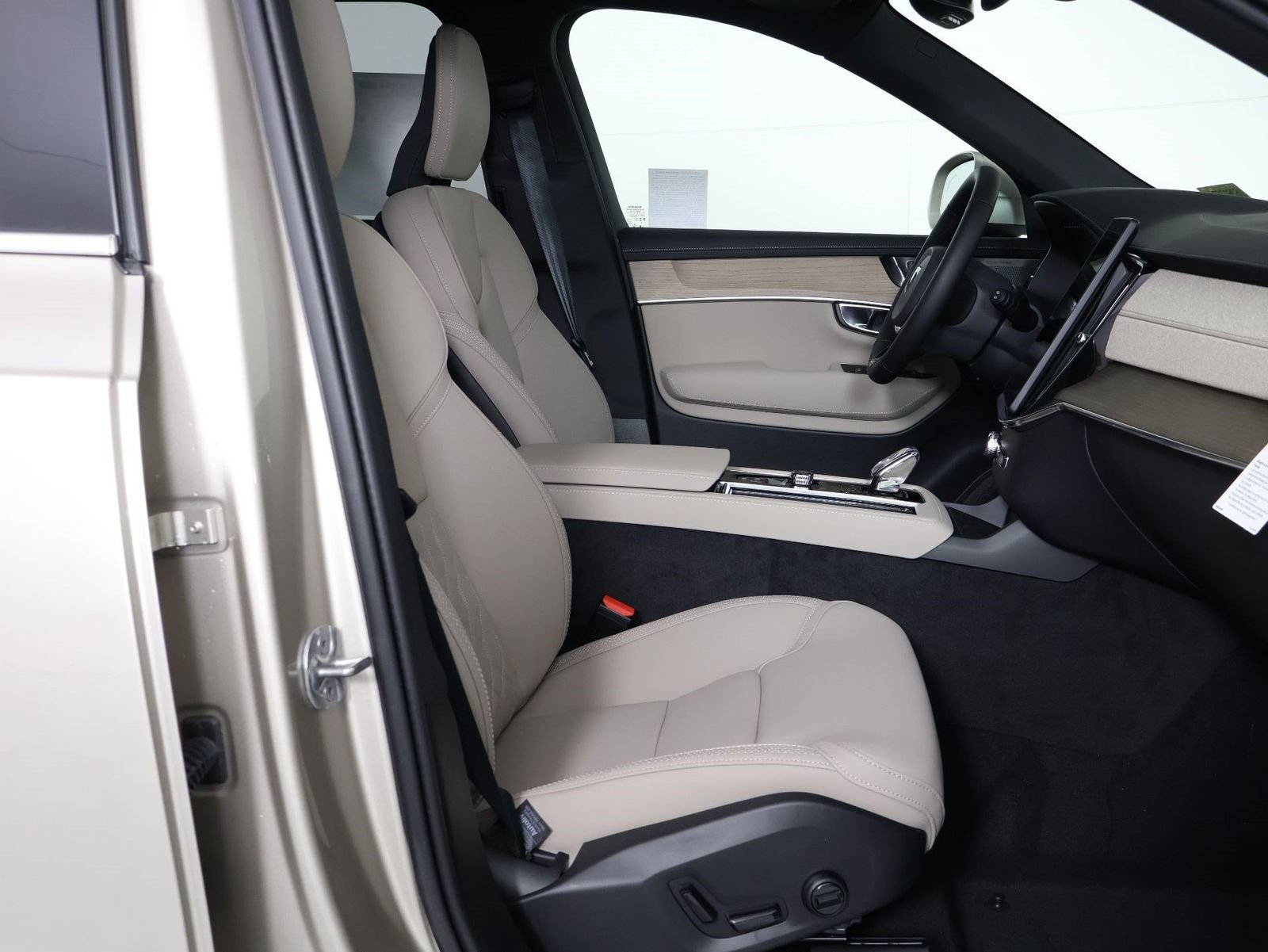 New 2026 Volvo XC90 T8 Plus w/ Protection Package Premier AWD/4WD image 10