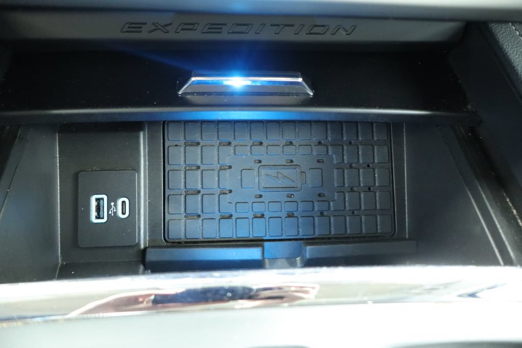 Used 2024 Ford Expedition XLT AWD/4WD image 40