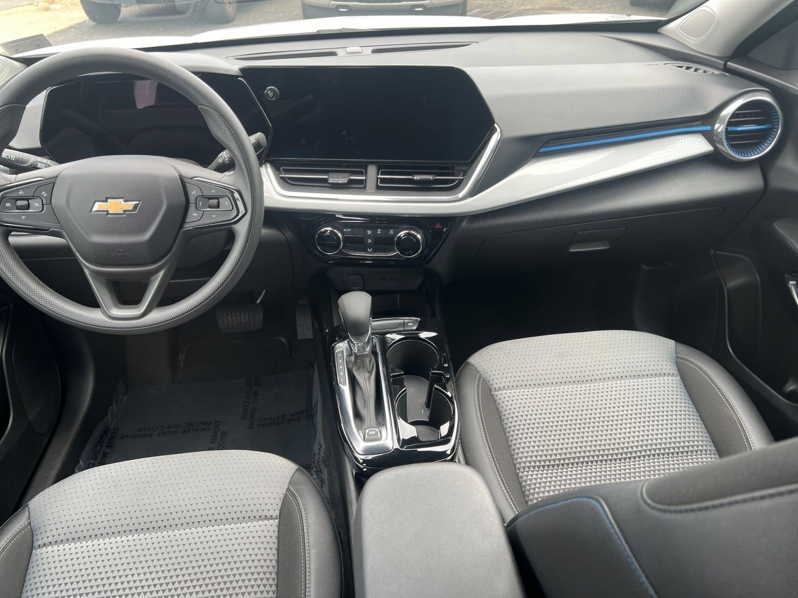 Used 2025 Chevrolet Trax LT FWD image 41