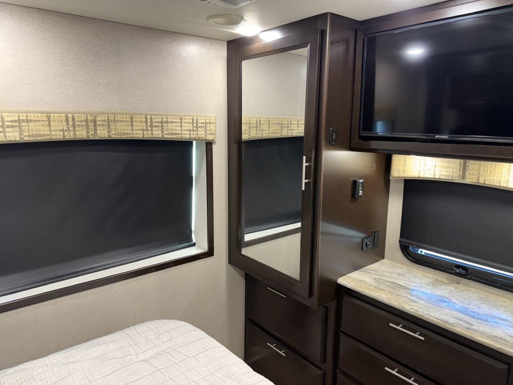 Used 2018 RAM 5500 SLT w/ Quick Order Package 29G SLT image 83