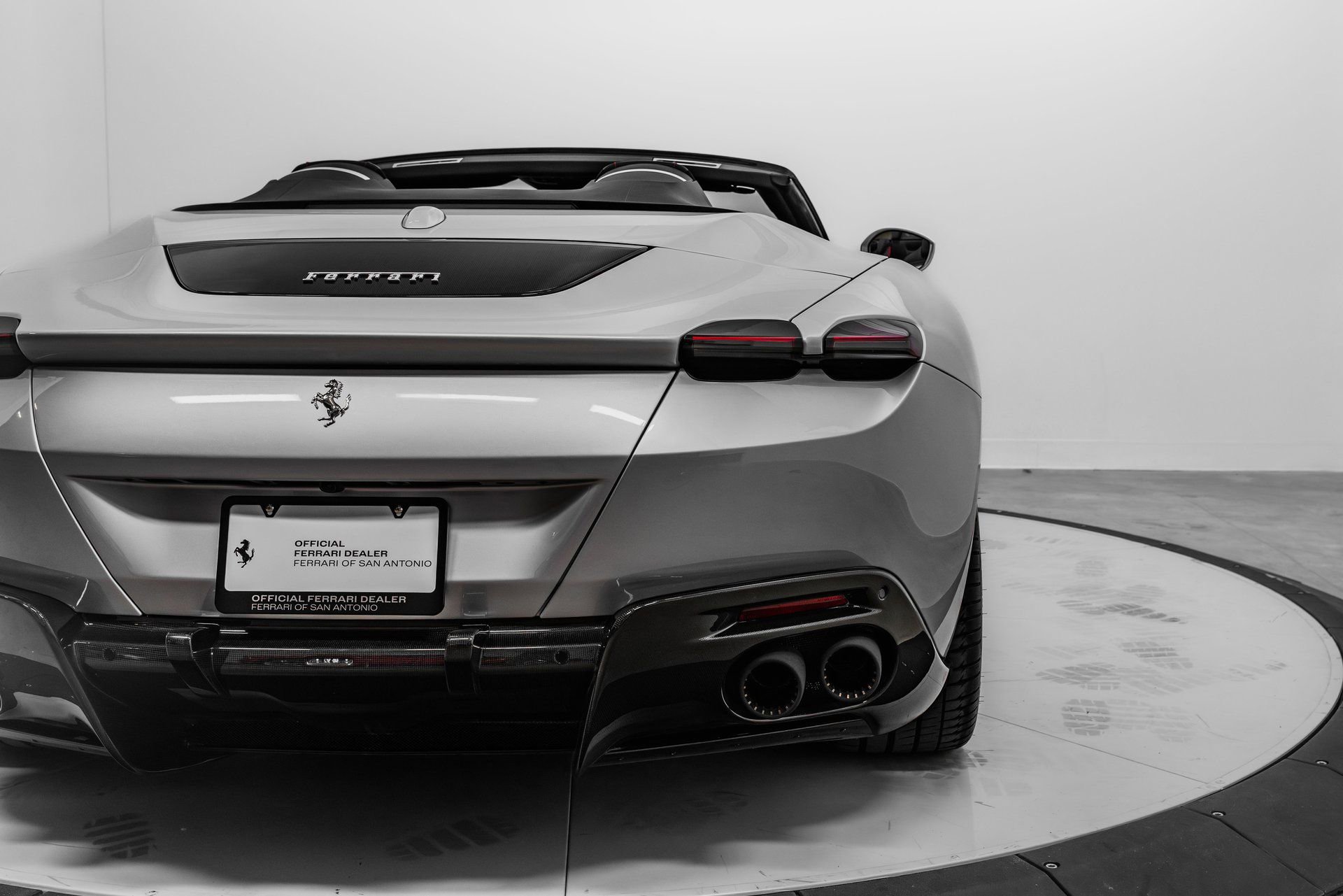 Certified 2025 Ferrari Roma Spider RWD image 97