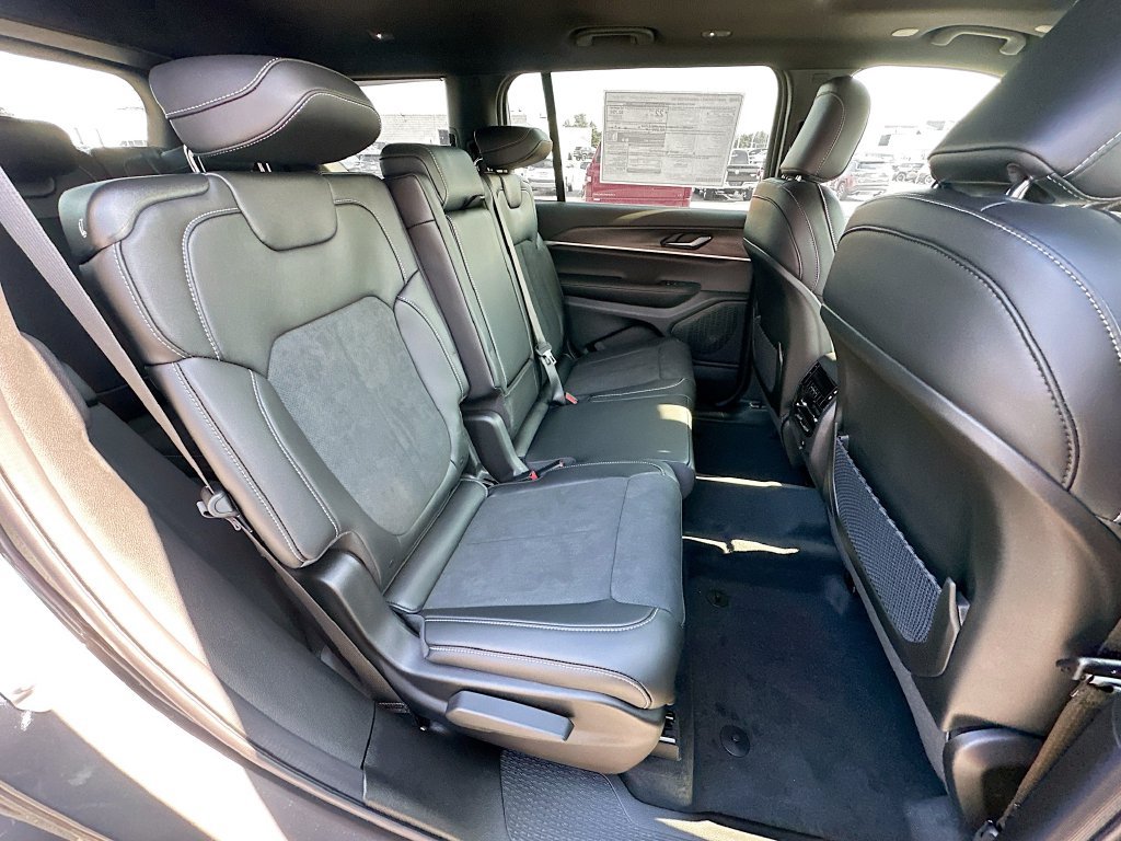 New 2026 Jeep Grand Cherokee L 4WD image 36