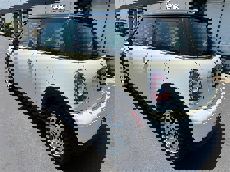 Used 2011 MINI Cooper Hardtop image 8
