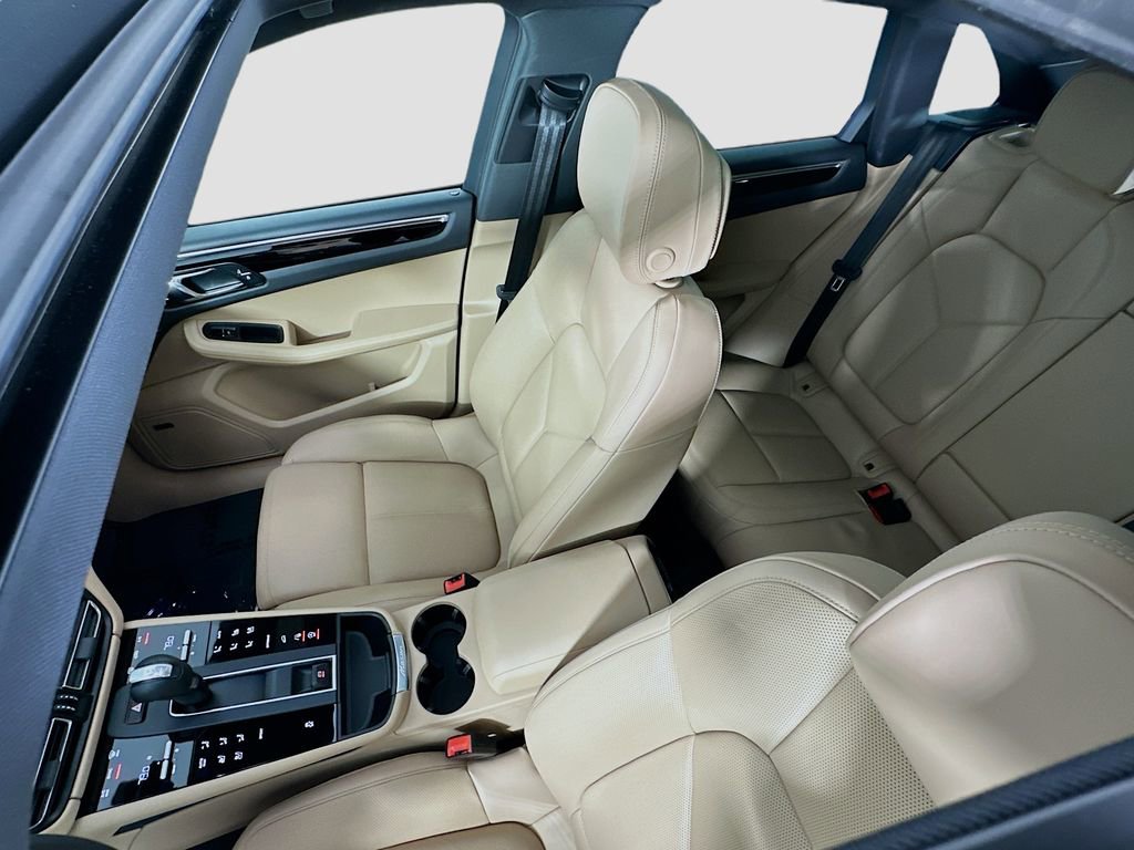 Used 2025 Porsche Macan image 14