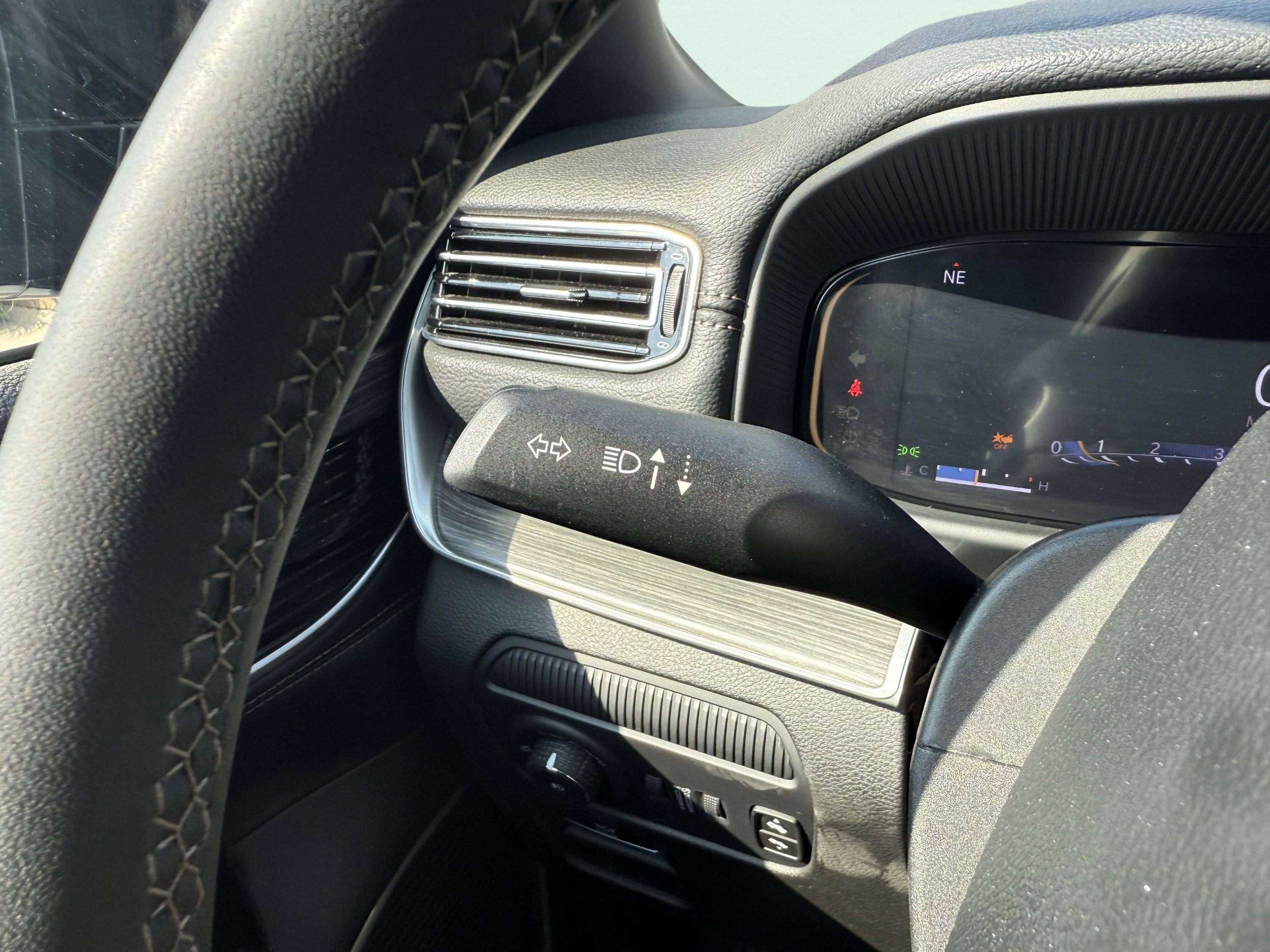 Used 2024 Jeep Wagoneer Series II w/ Flexible Seating Group image 87