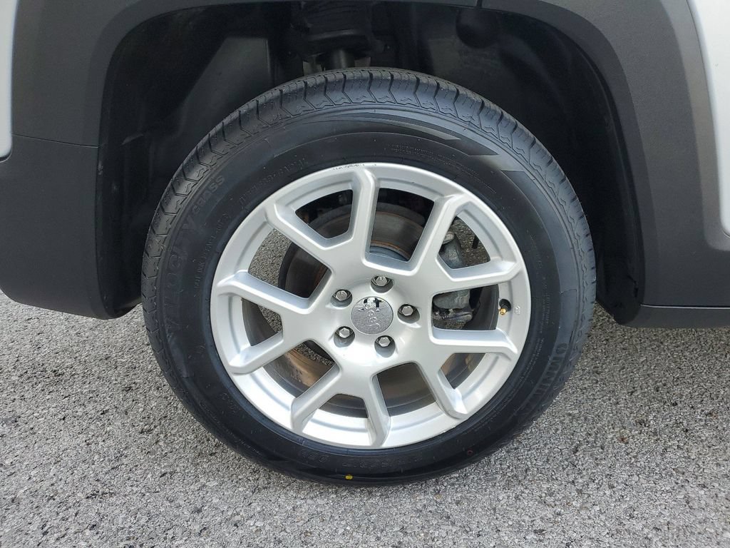 Used 2021 Jeep Renegade Latitude FWD image 5