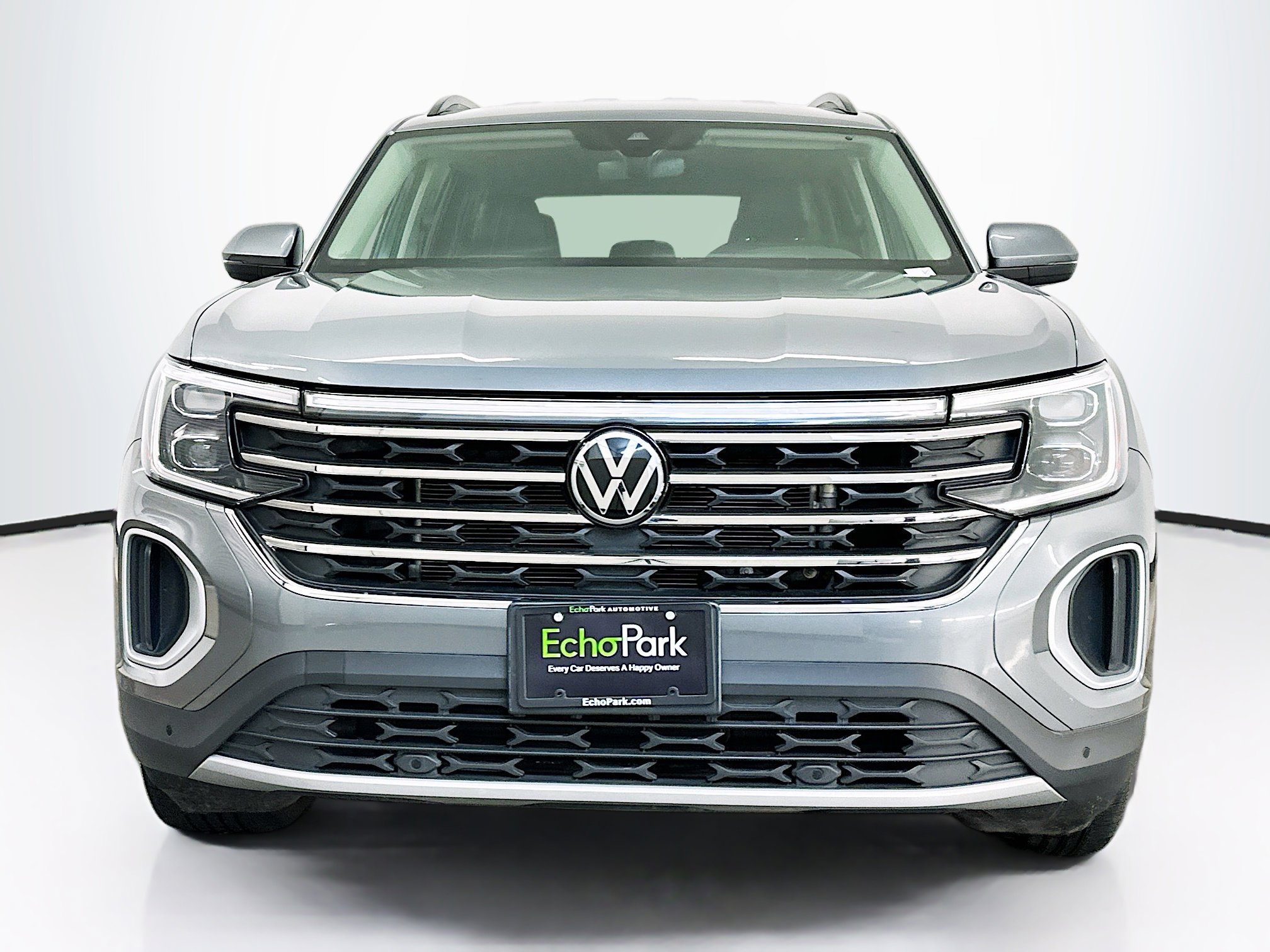 Used 2024 Volkswagen Atlas SE image 2